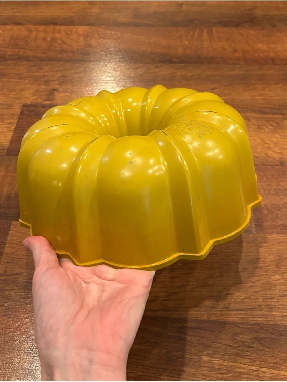 Nordic Ware Best Bundt Vintage Harvest Gold Gradient Aluminum Fluted Tube Pan